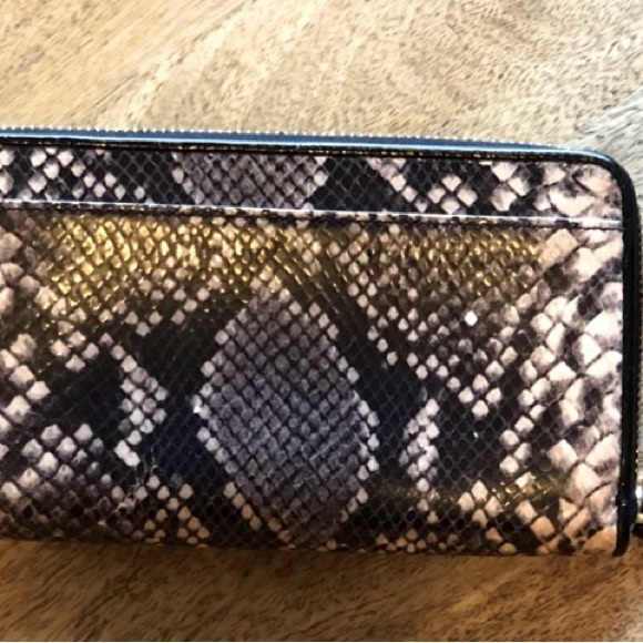 Kate Spade Wallet - Picture 2 of 9